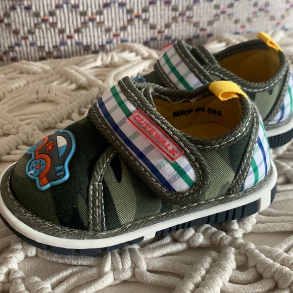 Camo car Baby Walker shoes size 4.5 - Picture 5 of 9